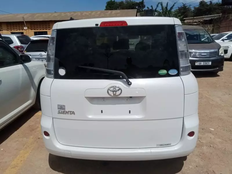 Toyota Sienta