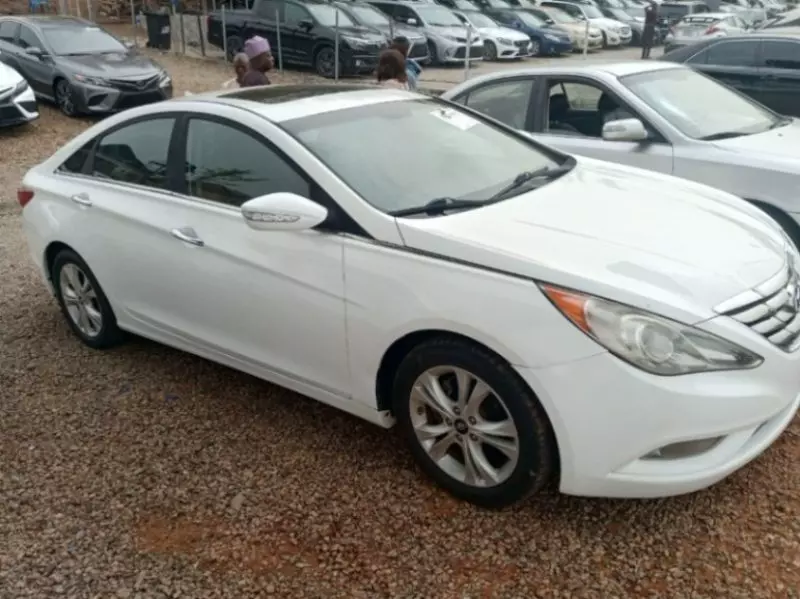 Hyundai Sonata   - 2012