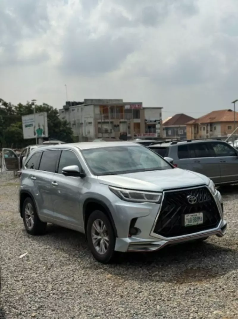Toyota Highlander   - 2015