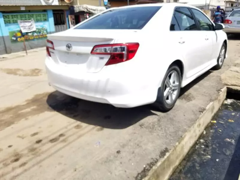 Toyota Camry   - 2014
