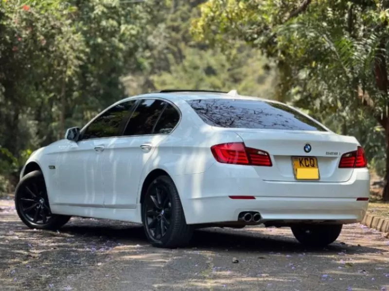 BMW 528i   - 2012