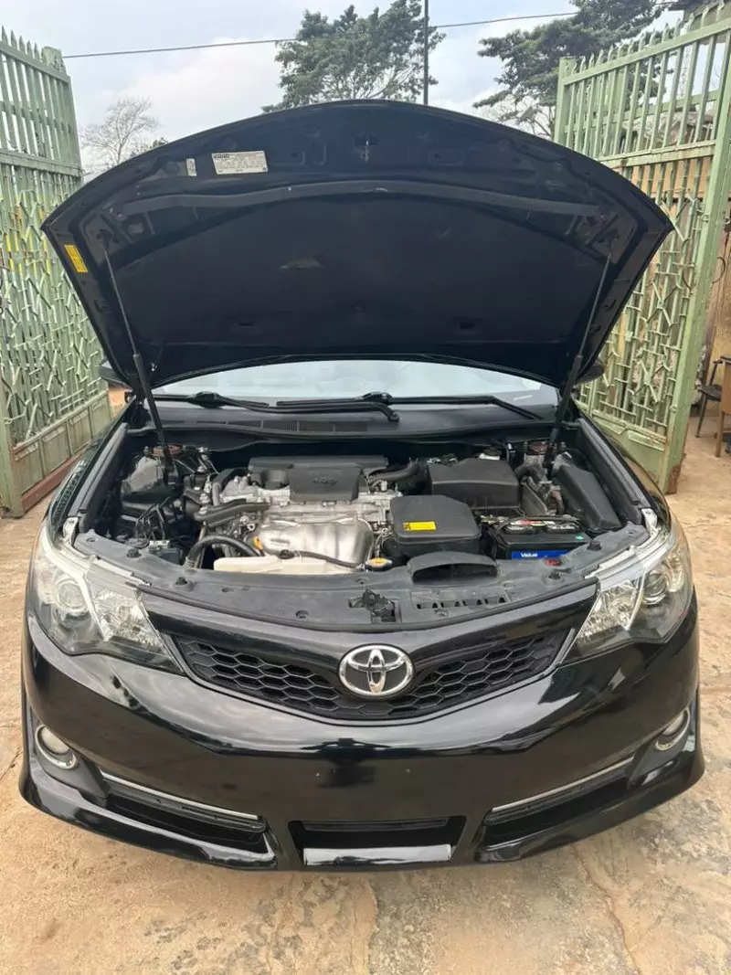 Toyota Camry   - 2012