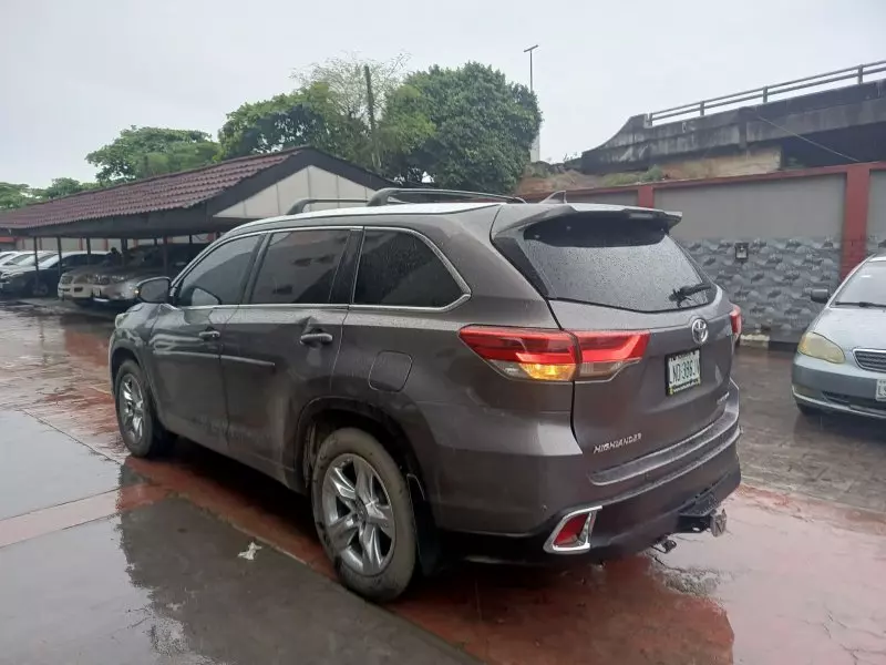Toyota Highlander   - 2015