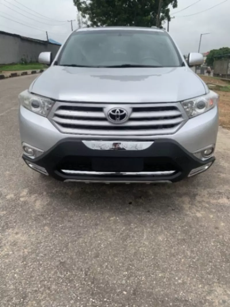 Toyota Highlander   - 2012
