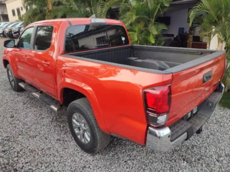Toyota Tacoma   - 2018