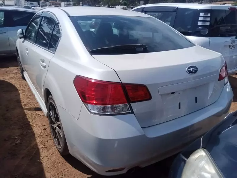 Subaru Legacy   - 2010