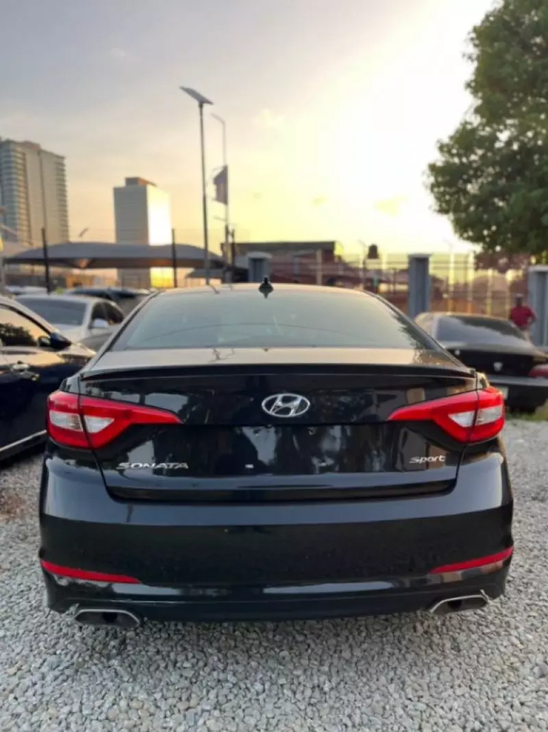 Hyundai Sonata   - 2015