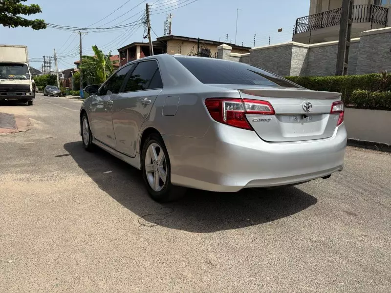 Toyota Camry   - 2012