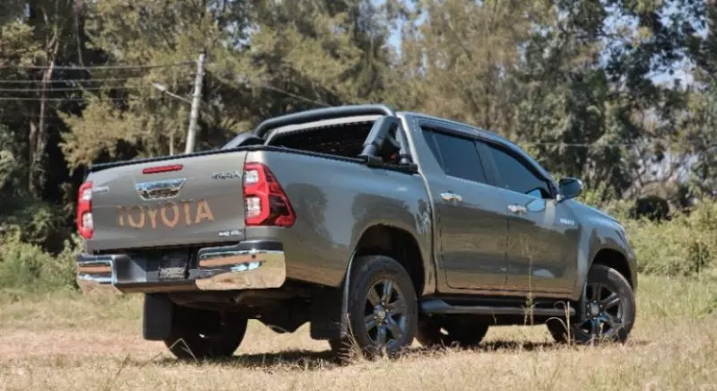 Toyota Hilux   - 2021