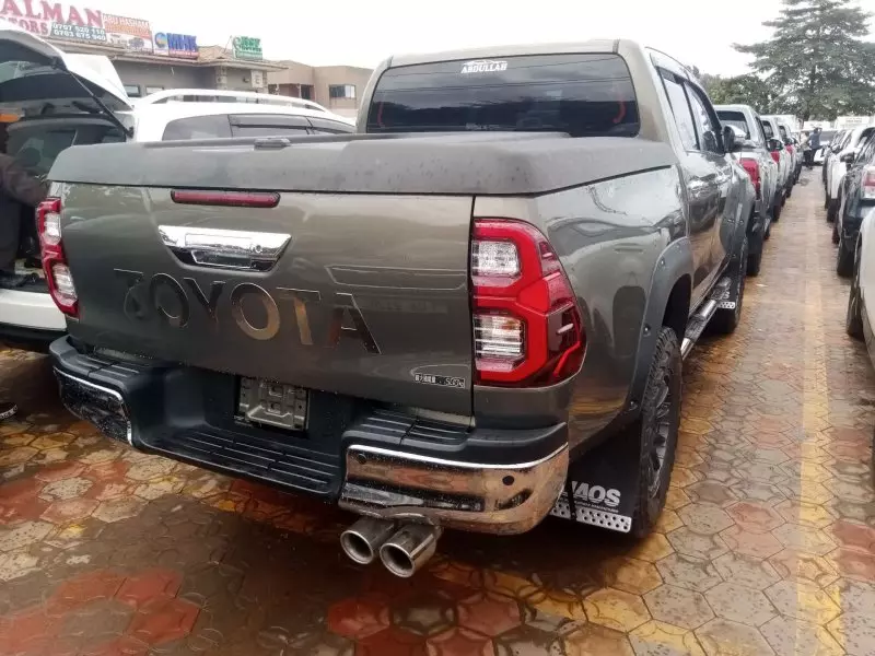 Toyota Hilux   - 2019