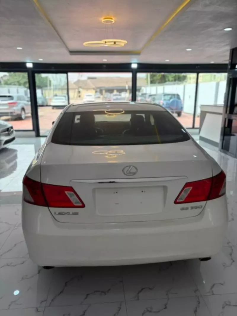 Lexus ES   - 2009