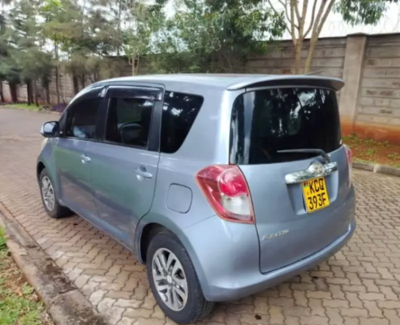 Toyota Ractis   - 2012