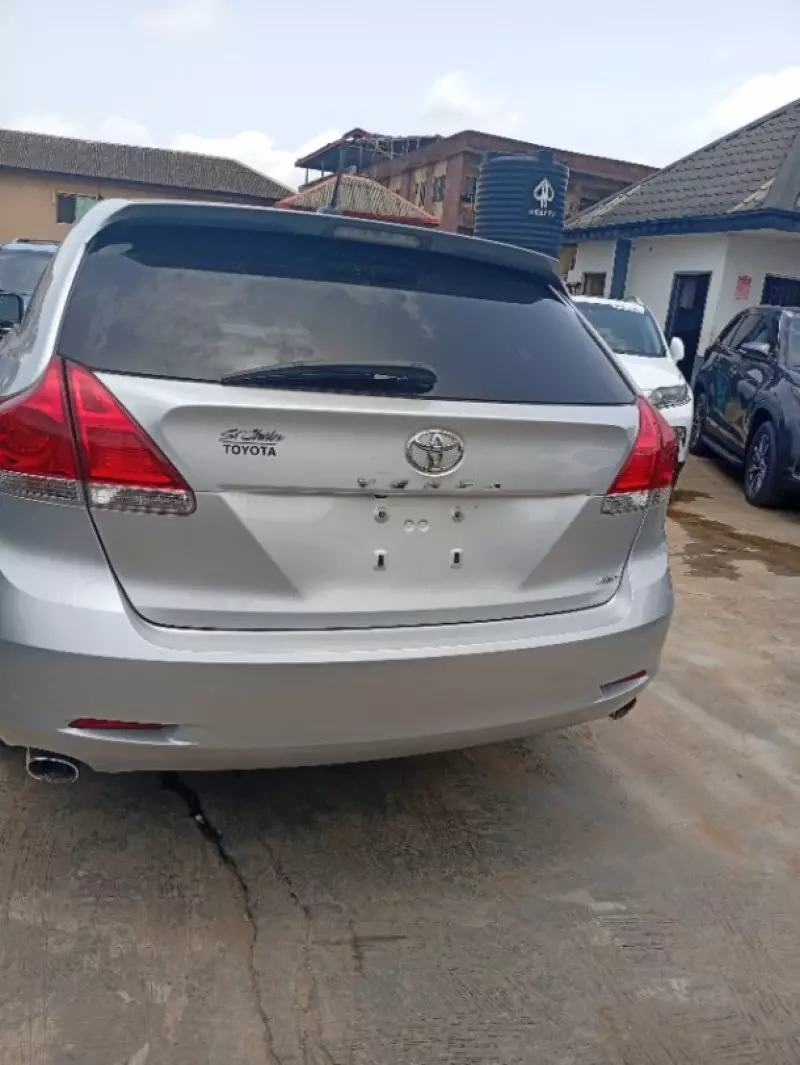 Toyota Venza   - 2011