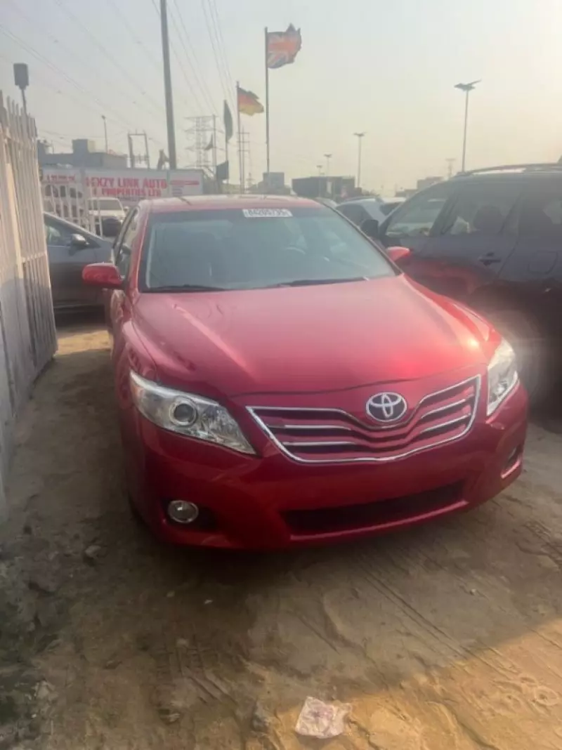 Toyota Camry   - 2010