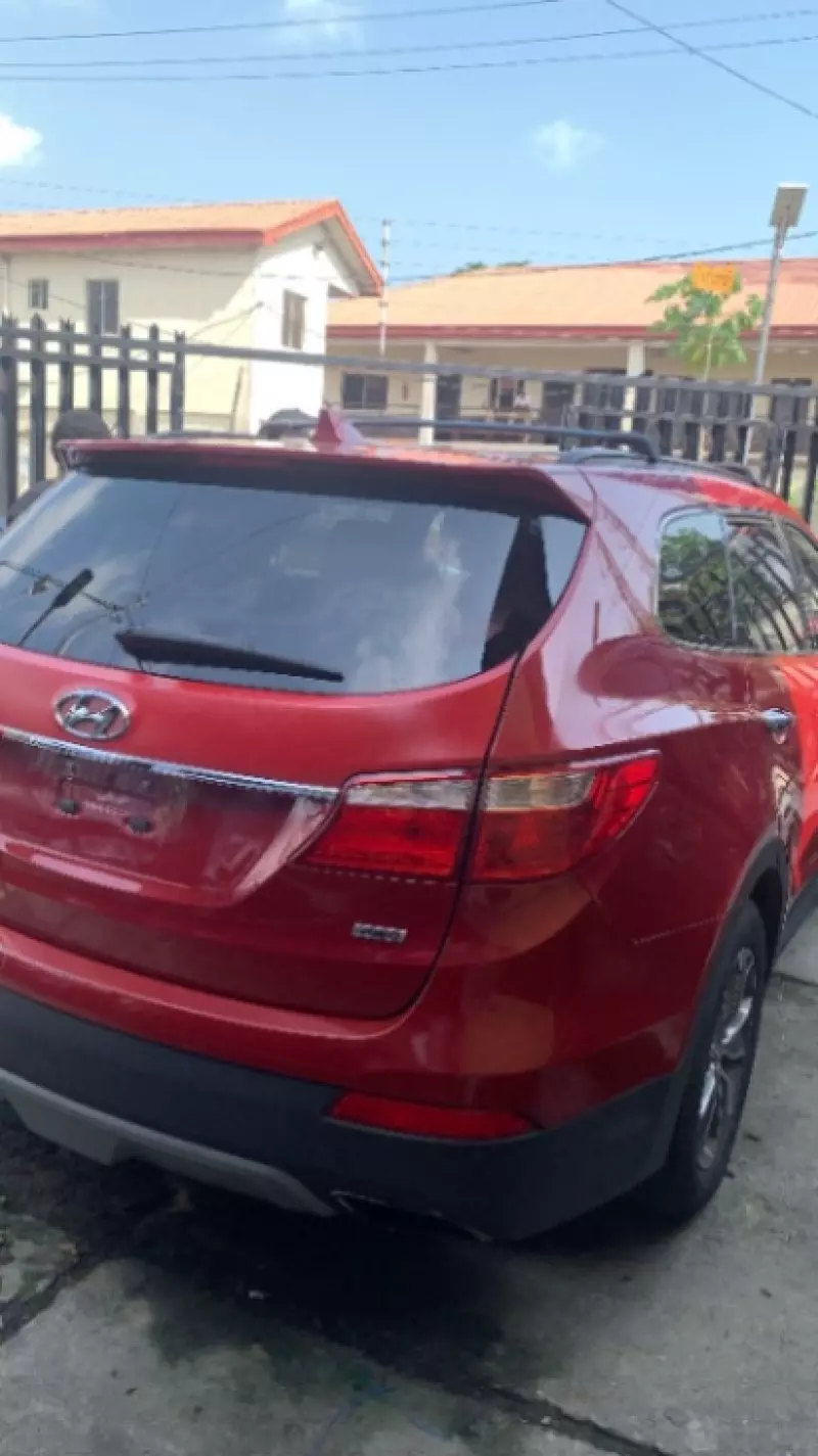 Hyundai Santa Fe   - 2013
