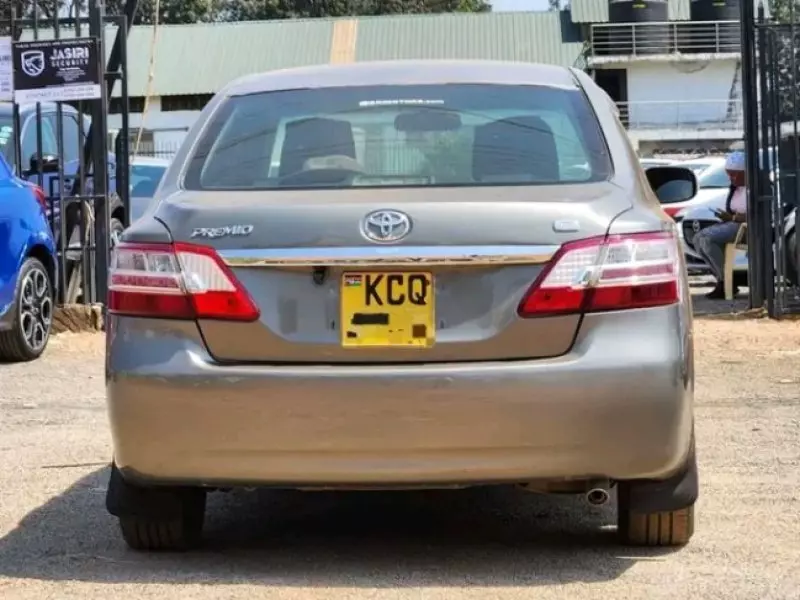 Toyota Premio    - 2011