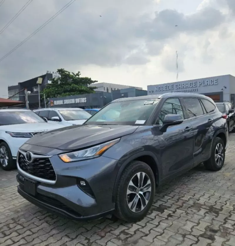 Toyota Highlander   - 2020