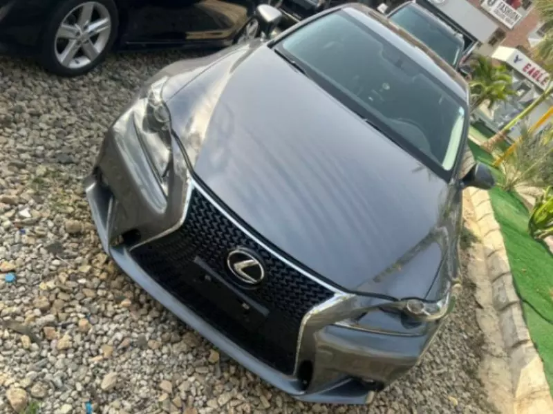Lexus IS   - 2016
