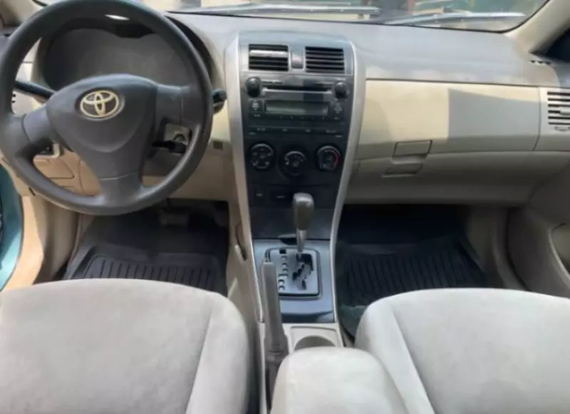 Toyota corolla   - 2009
