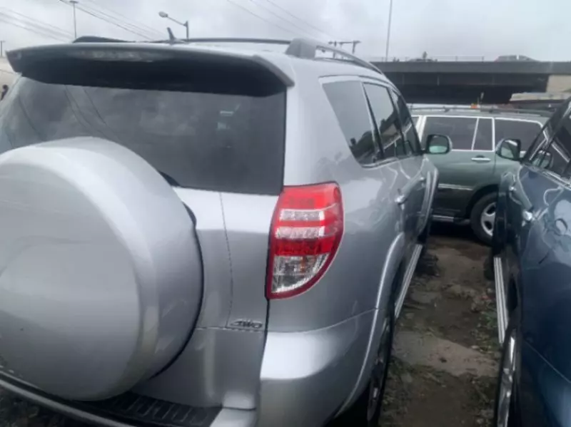 Toyota RAV 4   - 2010