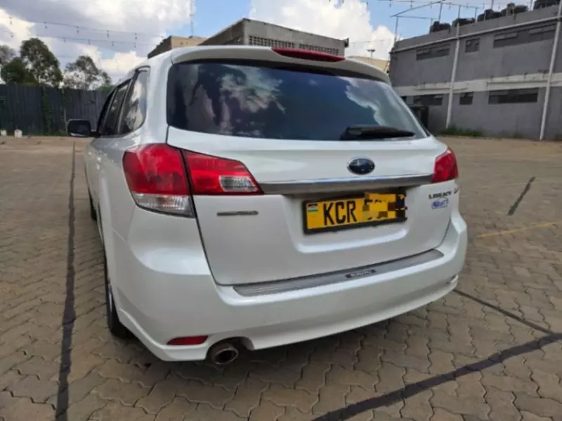 Subaru Outback   - 2011