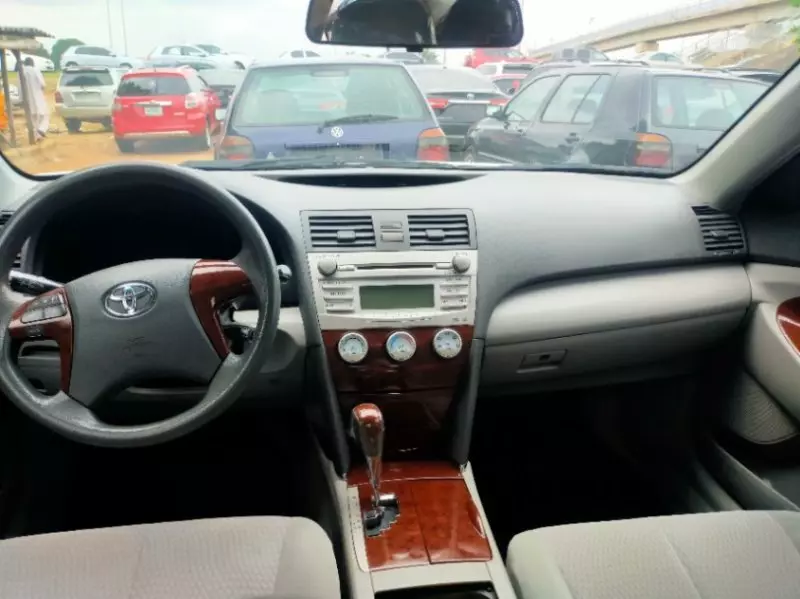 Toyota Camry   - 2009