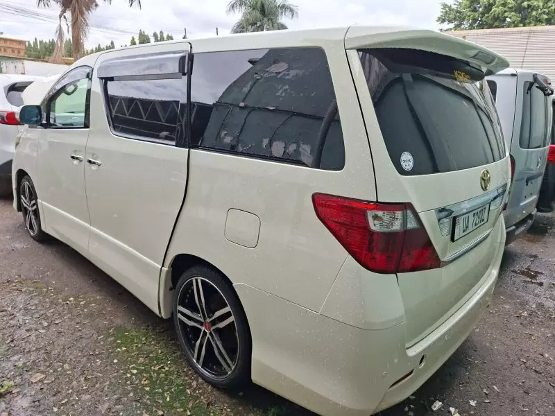 Toyota Alphard   - 2011