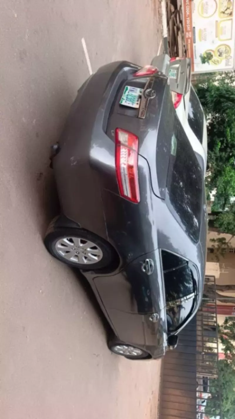 Toyota Camry   - 2010