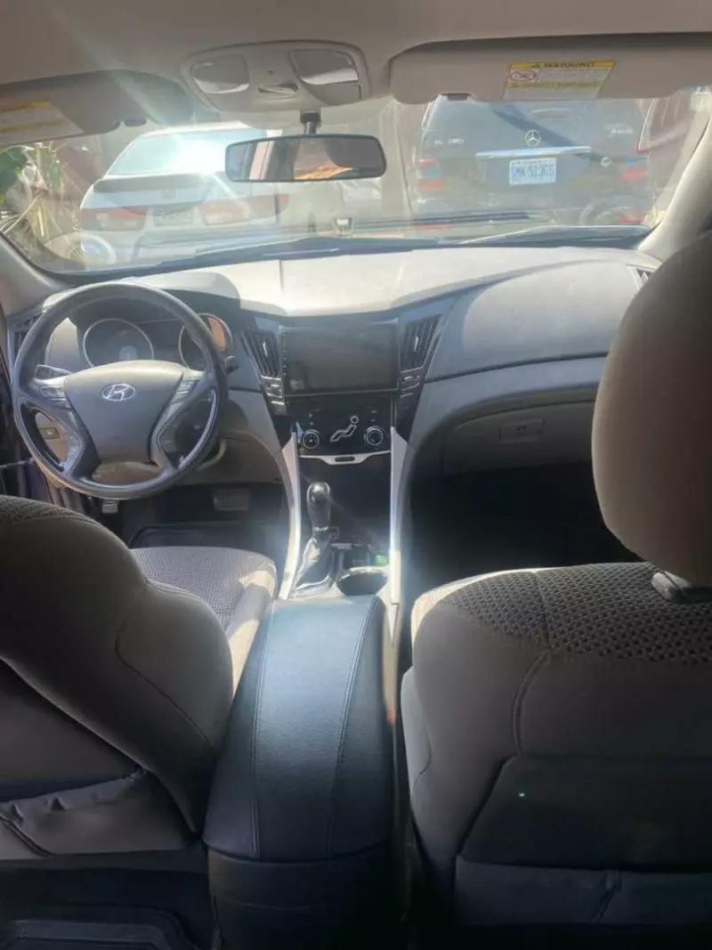 Hyundai Sonata   - 2011