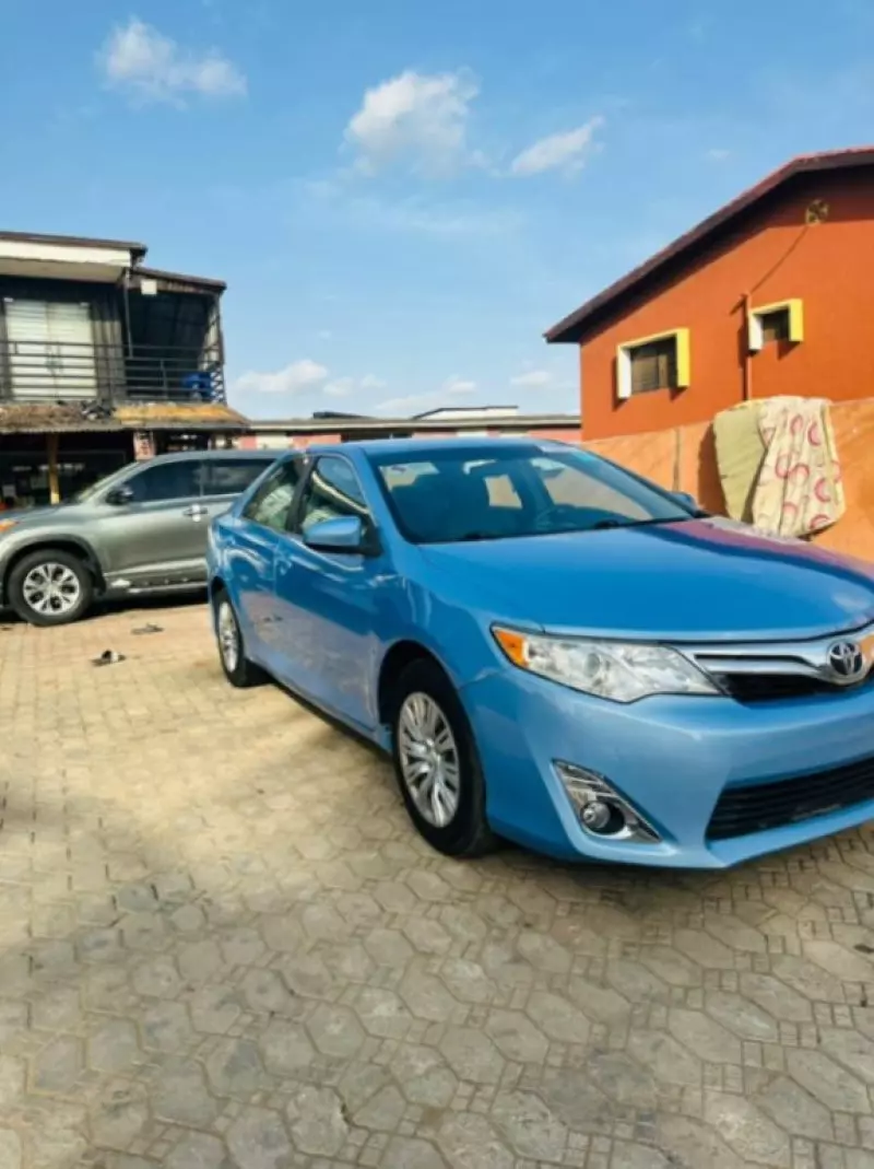 Toyota Camry   - 2012