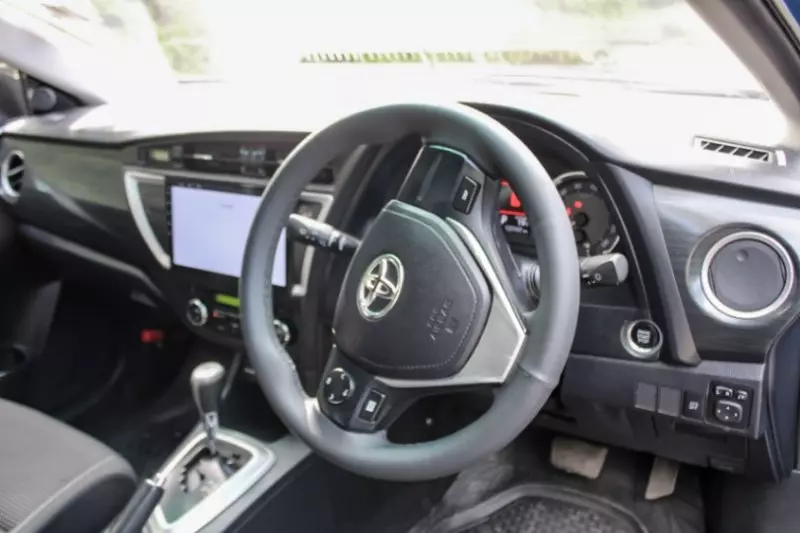 Toyota Auris   - 2012