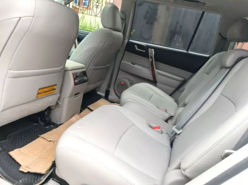 Toyota Highlander   - 2012