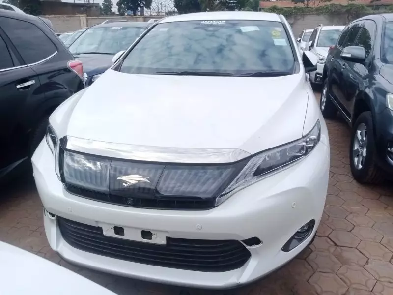 Toyota Harrier   - 2016