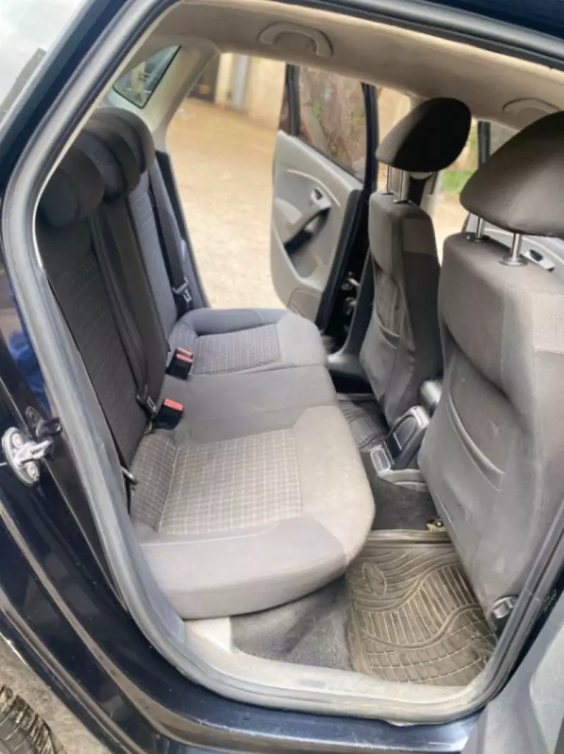 Volkswagen Polo   - 2015