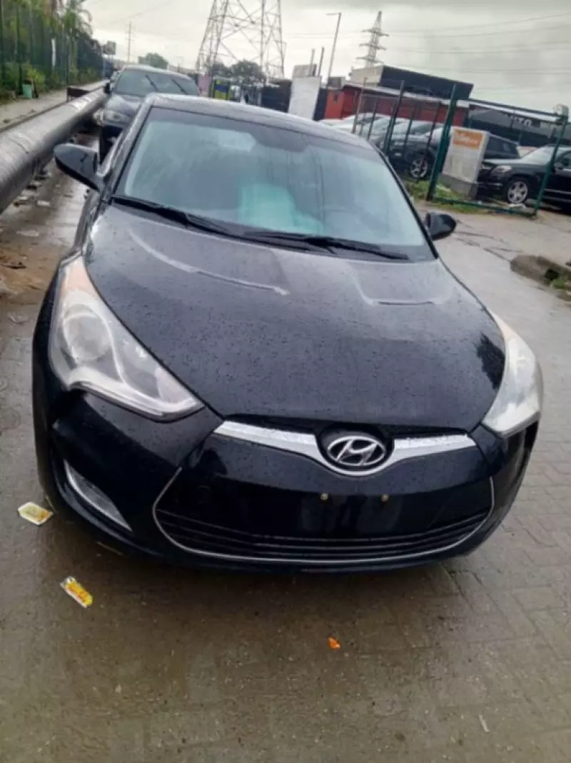 Hyundai Veloster   - 2012