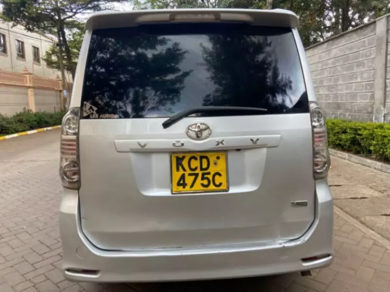 Toyota Noah   - 2008
