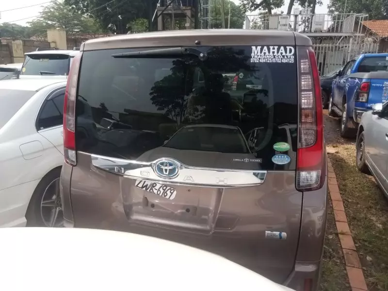 Toyota Noah Hybrid