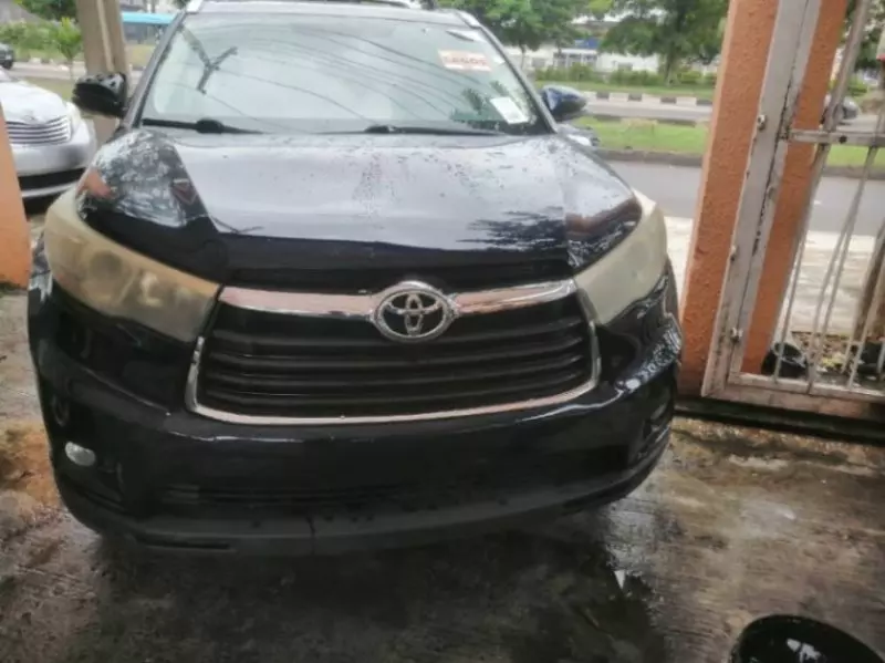 Toyota Highlander   - 2015
