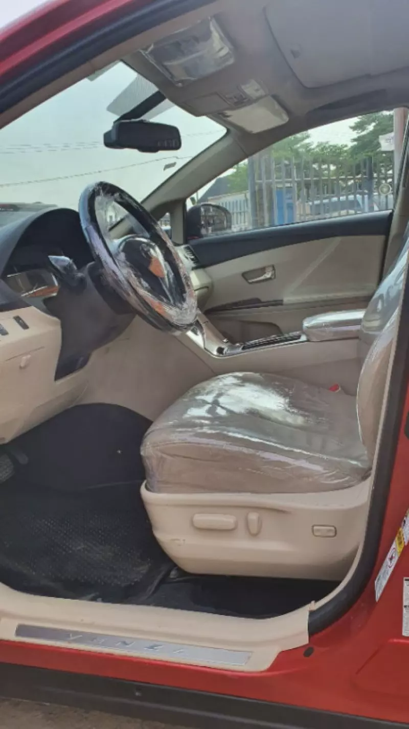 Toyota Venza   - 2011