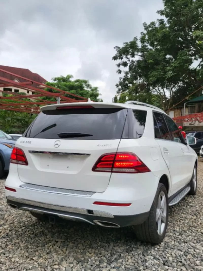 Mercedes-Benz GLE 300   - 2017