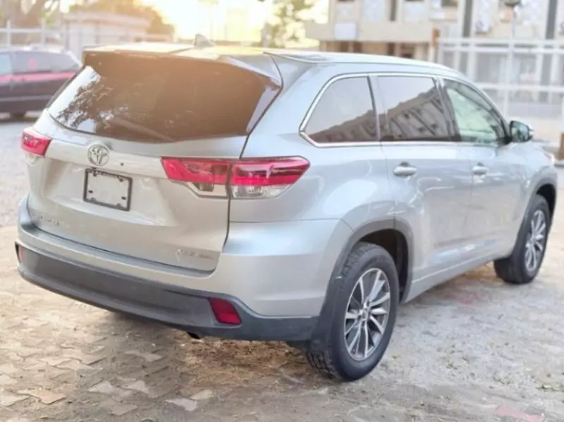 Toyota Highlander   - 2019
