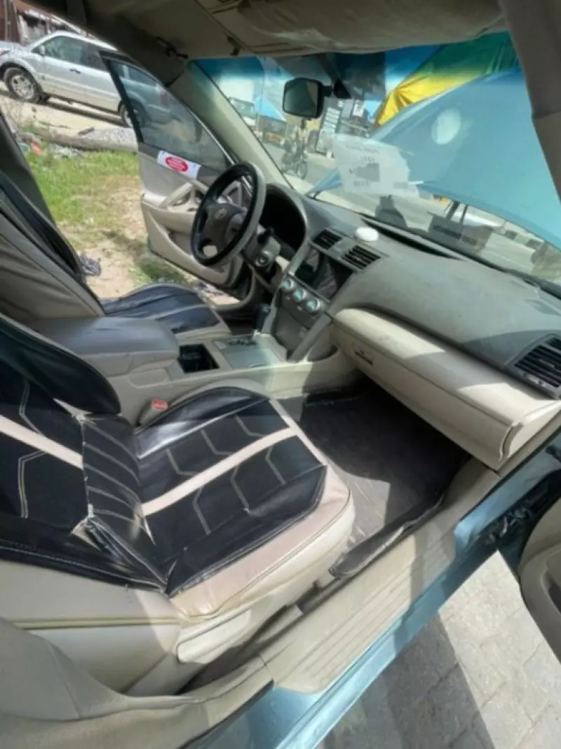 Toyota Camry   - 2009