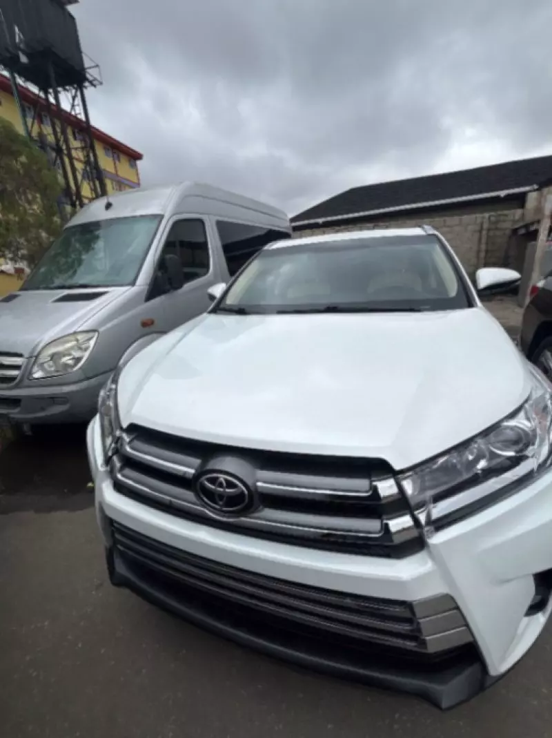 Toyota Highlander   - 2016