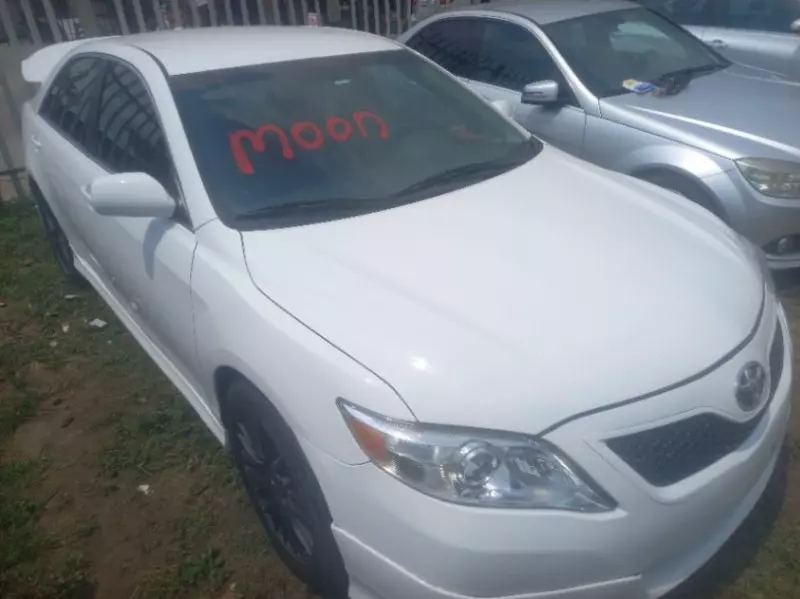 Toyota Camry   - 2009