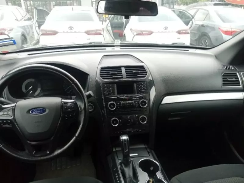 Ford Explorer   - 2017