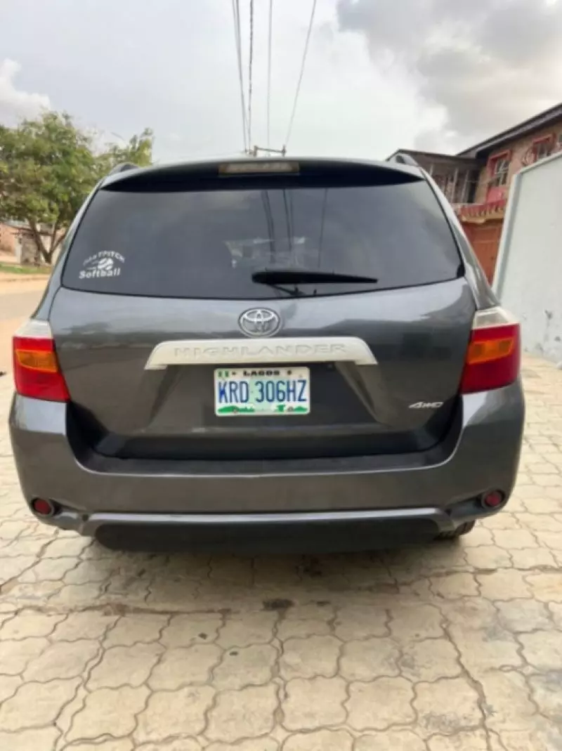 Toyota Highlander   - 2010