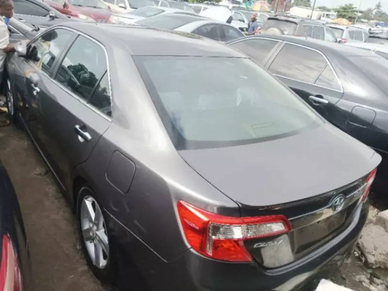 Toyota camry   - 2012