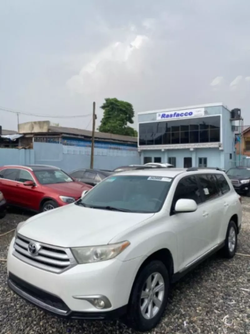 Toyota Highlander   - 2012