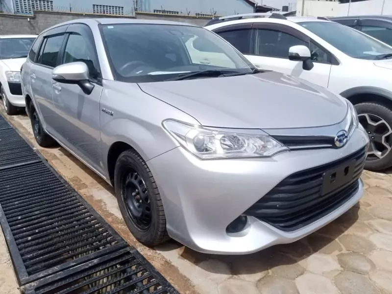 Toyota Fielder hybrid    - 2017