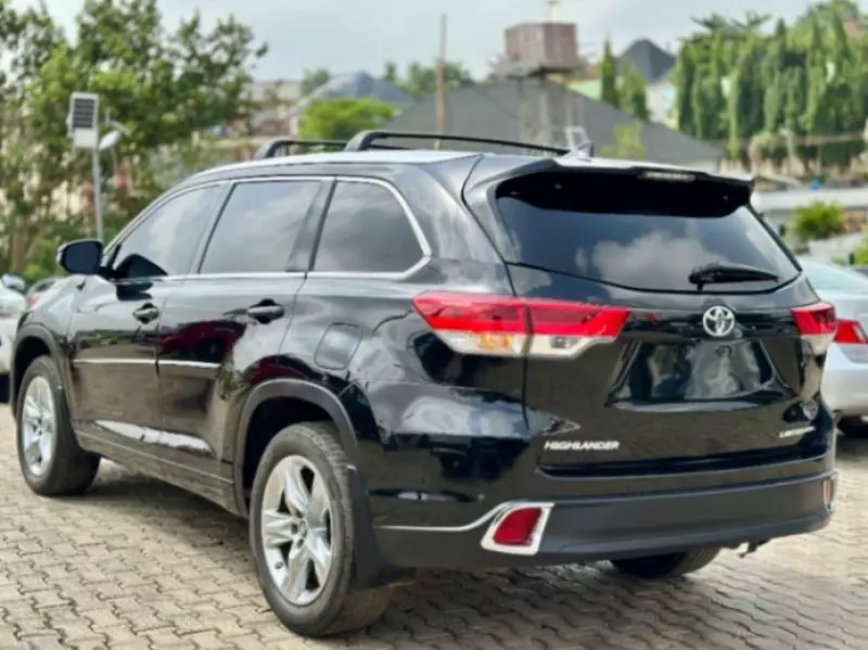 Toyota Highlander   - 2016